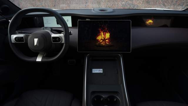 Пока идет зарядка, можно «погреться» у камина