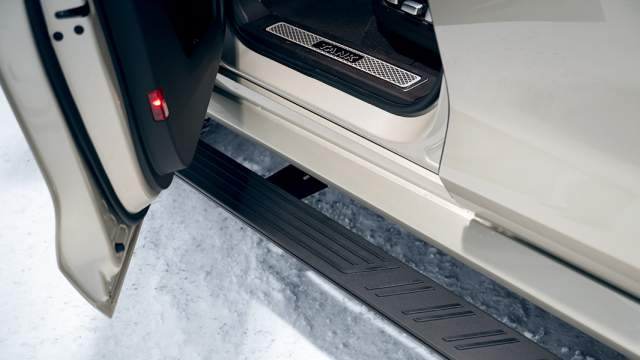 У Tank 500 Urban подножки электрифицированные, выдвижные