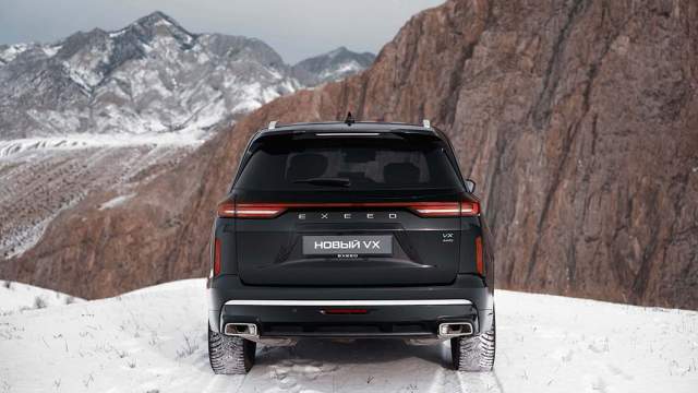 Задний бампер новый, изменена форма спойлера багажной двери