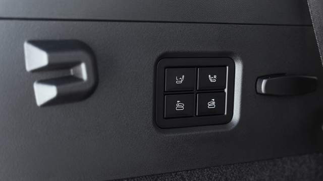 Третий ряд снабжен электроприводом складывания