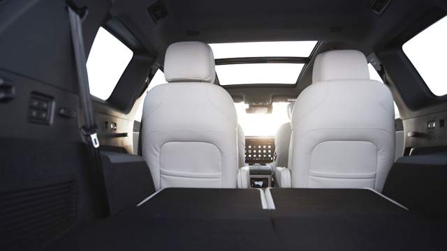 Объем багажника со сложенным третьим рядом — 784 л