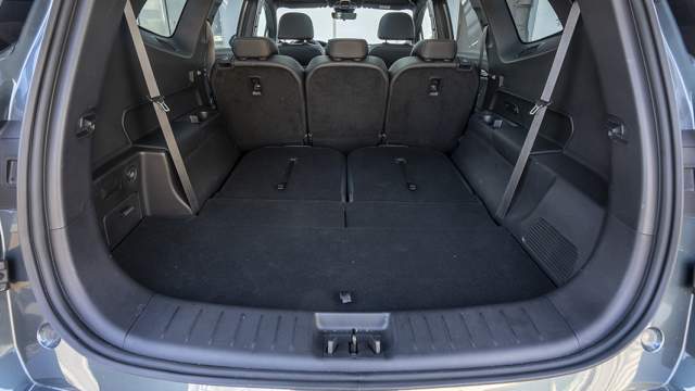 При сложенных сиденьях третьего ряда объём багажника Okavango составляет 628 литров