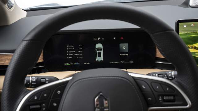 На приборную панель можно вывести расход и схему работы силовой установки