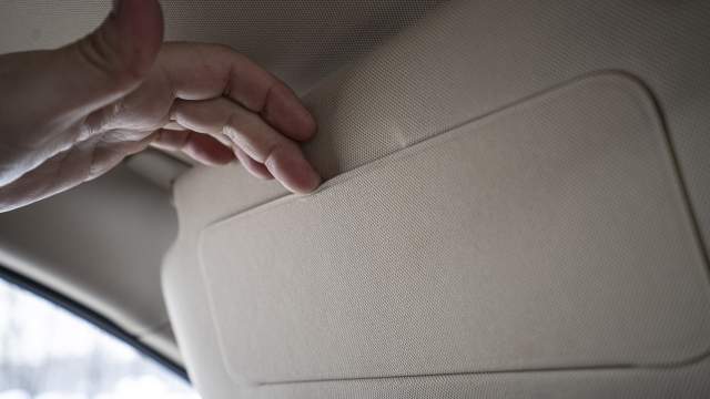 Клапан салонного зеркальца — спорное решение