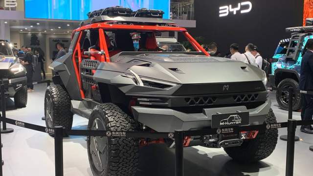 Царь брутальных внедорожников — концепт M-Hero M-Hunter, предназначенный для покорения тяжелого бездорожья. У него силовой каркас вместо кузова рекордная внедорожная геометрия и лебедка на 5,7 тонны. Ходят слухи, что такая машина пойдет в серию