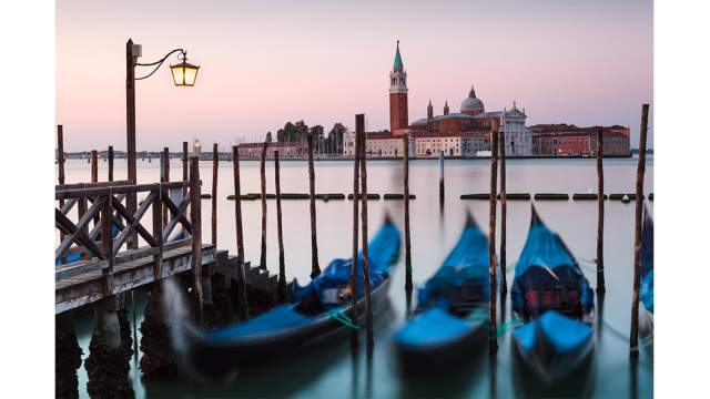 Дмитрий Питенин. Фонарь на набережной