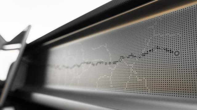 Напротив переднего пассажира изображена схема шоссе G318 от Шанхая до Чжанму. 5476 км – самая длинная автомагистраль в Китае