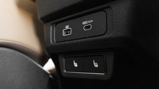 …также предусмотрены два USB-разъема