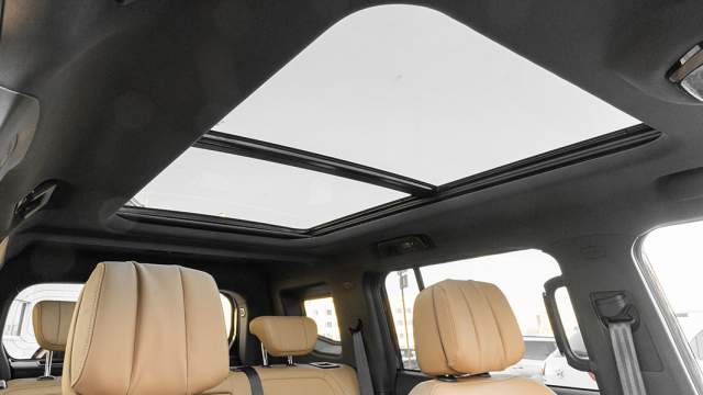 Панорамная крыша с люком доступны только в максимальной комплектации