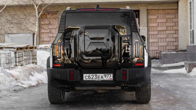 В боксе на задней двери лежит докатка. Но куда девать полноразмерное после замены?