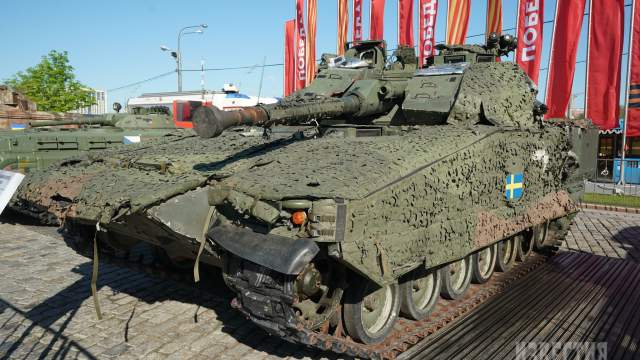 Боевая машина пехоты «СV 9040», захваченная российскими военнослужащими в ходе спецоперации, на Поклонной горе