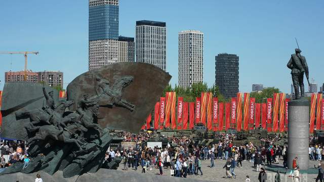 Выставка трофейного оружия, захваченного российскими военнослужащими в ходе спецоперации, на Поклонной горе