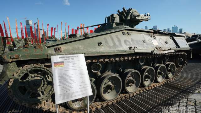 <p>Боевая машина пехоты «Мардер 1A3», захваченная российскими военнослужащими в ходе спецоперации, на Поклонной горе</p>