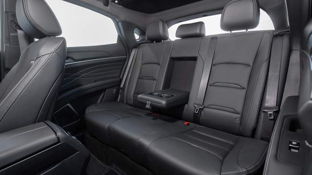 Места сзади с запасом, есть дополнительные воздуховоды