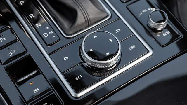 У мультимедийной системы есть пульт управления