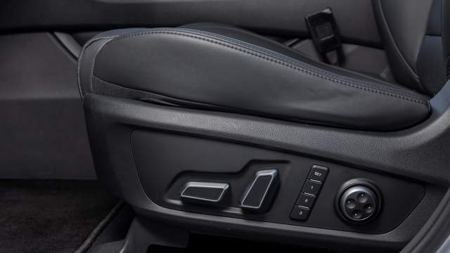 Положение водительского сиденья можно запомнить