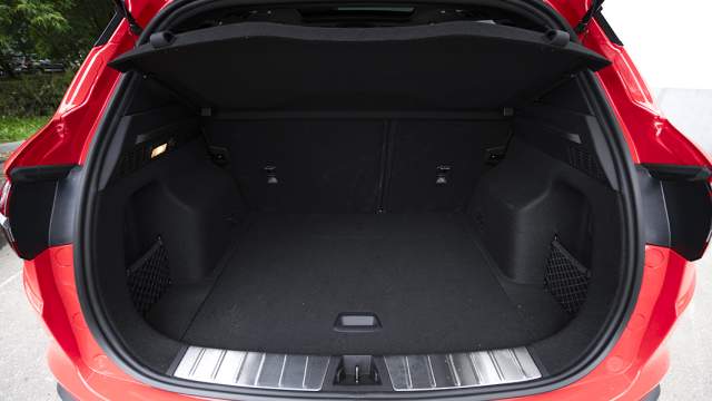 Объем багажника Belgee X50 составляет 330 л