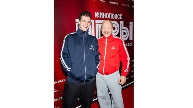 Слева направо: актеры Григорий Верник и Евгений Стычкин