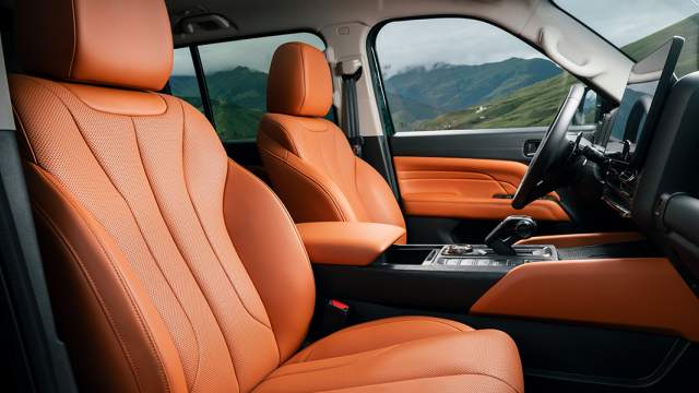 Передние сиденья имеют по девять режимов подогрева и вентиляции