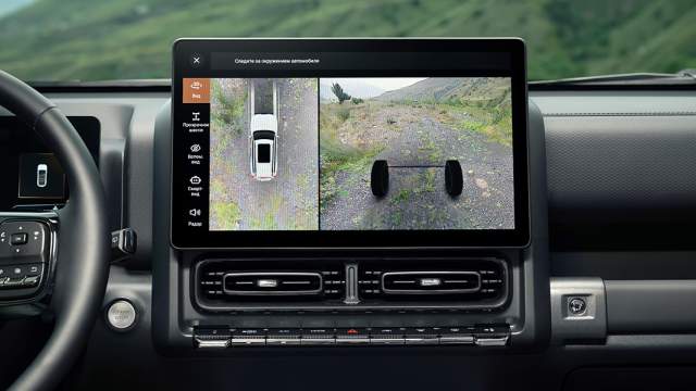 На 14,6- дюймовый дисплей отвечает не только за работу различных систем автомобиля, также на него выводится картинка с функцией «прозрачный капот»