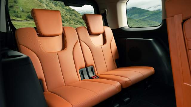 Пассажиры третьего ряда на тесноту жаловаться не будут