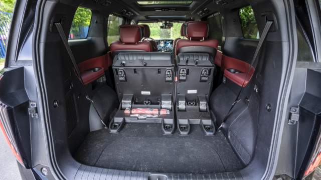 Либо сложенный диван поставить вертикально