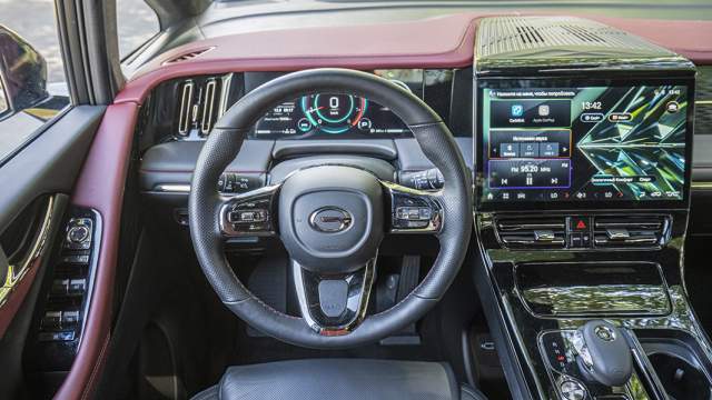 Руль оснащен подогревом