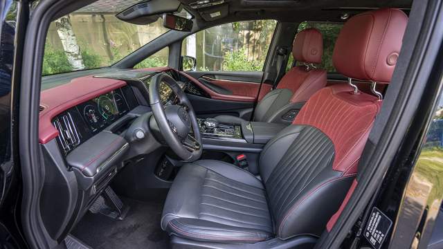 Водительское сиденье с электрорегулировками, вентиляцией и подогревом