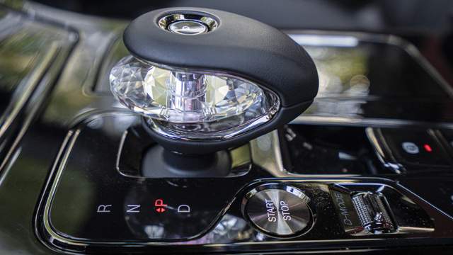 Селектор трансмиссии со свободно вращающимся спиннером