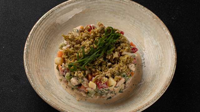 Салат «Лада седан» с баклажанами, обжаренными с кисло-сладким соусом и с джонджоли