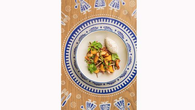 Оджахури с белыми грибами и папаротником