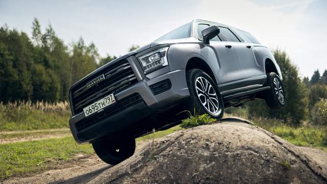 Габариты Haval H5: 5190×1905×1835 мм. Снаряженная масса бензиновой версии составляет 2240 кг, бензиновой — 2310 кг