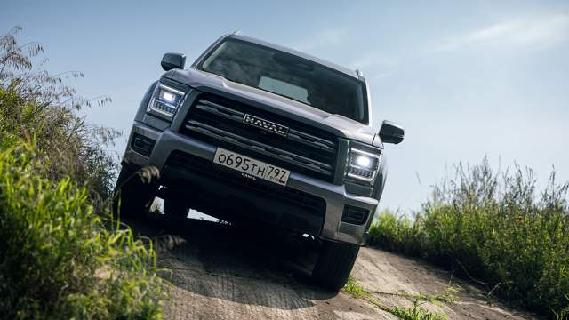 Внедорожник по умолчанию оснащен стальной защитой двигателя (толщина 1-1,2 мм) и топливного бака (1,2 мм)