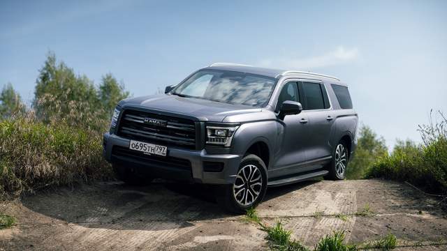 На выбор предлагаются четыре цвета кузова — черный, белый, серый и бежевый