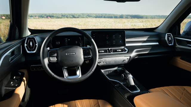 Haval H5 можно заказать как с черной, так и с коричневой отделкой салона