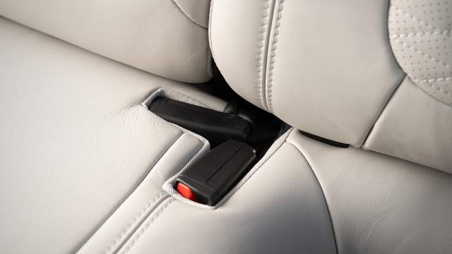 Замки ремней безопасности спрятали в углубления