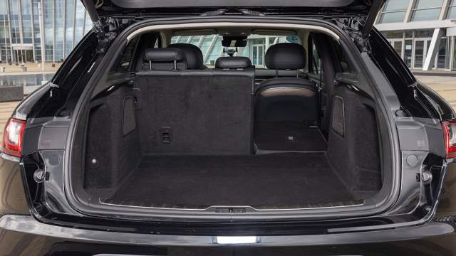Объем багажника от 367 до 723 литров, если сложить спинки задних сидений