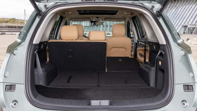 Объем багажника в зависимости от количества сложенных сидений колеблется от 187 до до 2125 литров