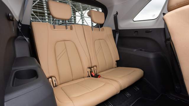 Третий ряд рассчитан на двоих