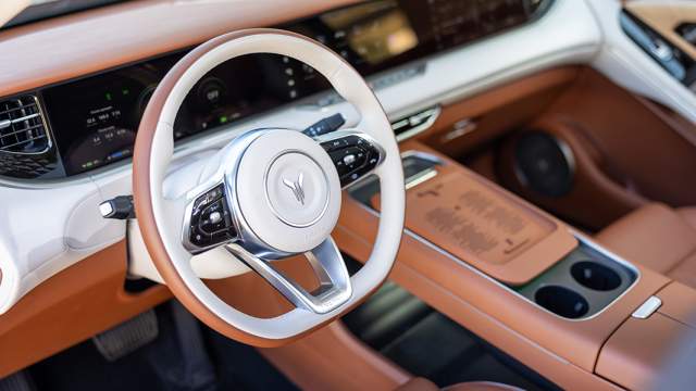 Обивка руля с подогревом будет одноцветной