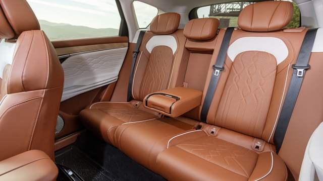 Задний ряд снабжен подогревом