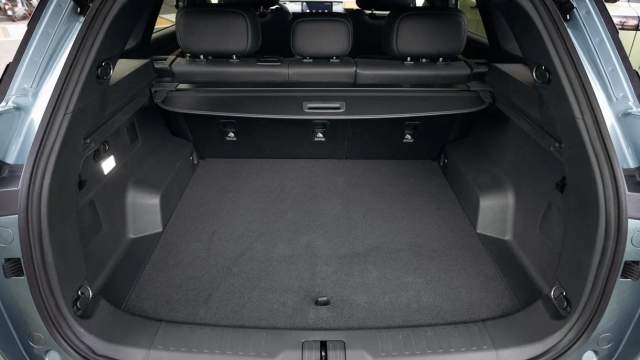 За счет новой формы обшивки колесных арок, объем багажника вырос с 412 до 500 литров