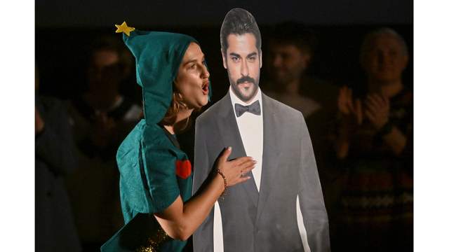 Картонная фигура Бурака Озчивита