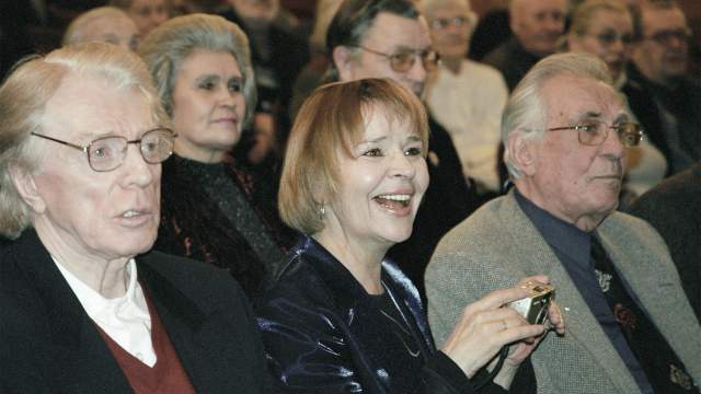 2002 год. Актеры Олег Стриженов (слева), Тамара Семина (в центре) и Евгений Матвеев (справа) на вечере в Доме кино
