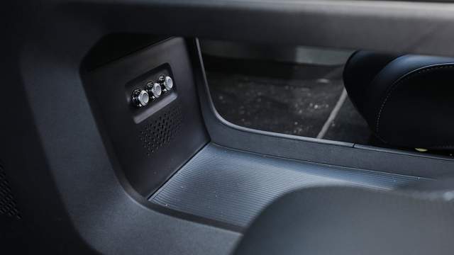 Автомобиль оснащен встроенным ароматизатором воздуха со сменными картриджами с разными ароматами