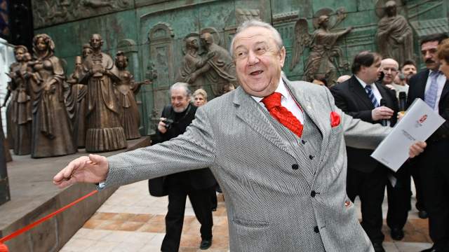 Президент Российской академии художеств Зураб Церетели на презентации своего нового произведения в Москве. 2008 год