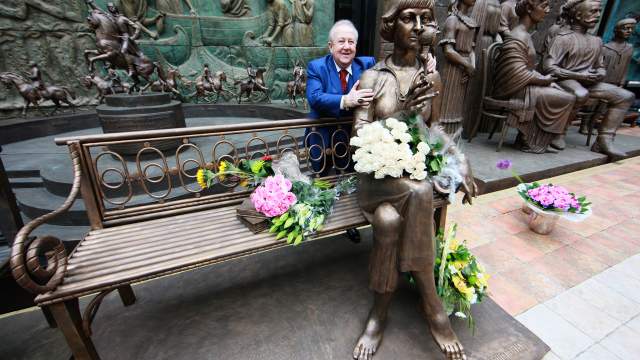 Президент Российской академии художеств, скульптор Зураб Церетели в Московской галерее искусств во время представления своей новой работы — скульптурной композиции, посвященной российской поэтессе XX века Марине Цветаевой. 2012 год