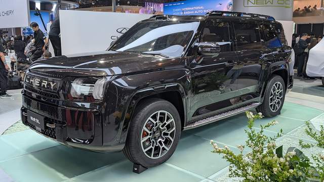 Chery Tiggo 9L с брутальным дизайном и цифровым кластером из трех экранов на передней панели станет новым флагманом марки (известная в РФ Tiggo 9 на «родине» известна как Tiggo 8L) 