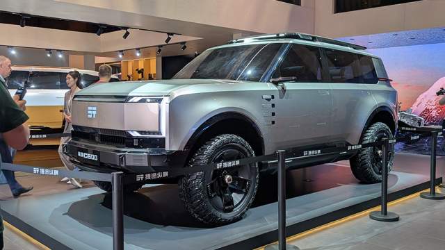 Про массивный концептуальный Jetour G900 известно, что он построен на интегрированной лонжеронной раме композитной конструкции 