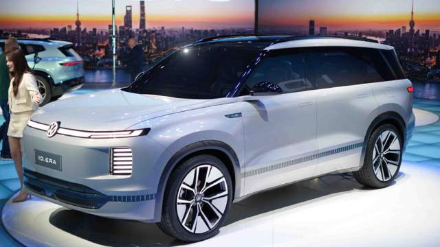 Volkswagen презентовал несколько концептов, которые станут серийными уже в ближайшие годы. Так выглядит флагманский гибридный кроссовер ID. Era